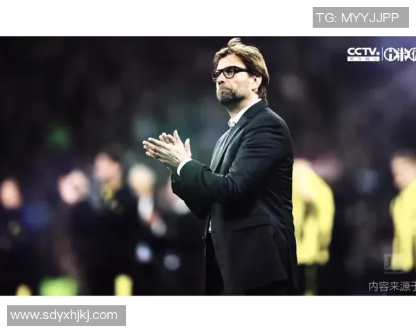 捷克足球明星巴洛什的传奇生涯与辉煌成就回顾