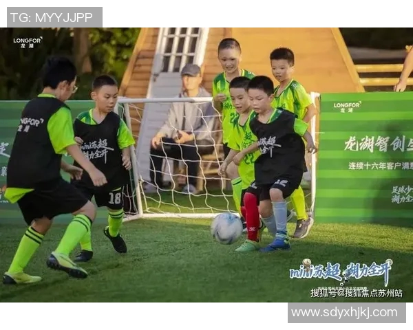 足球明星与孩子们的亲子时光揭秘：他们如何传承足球梦想与热爱