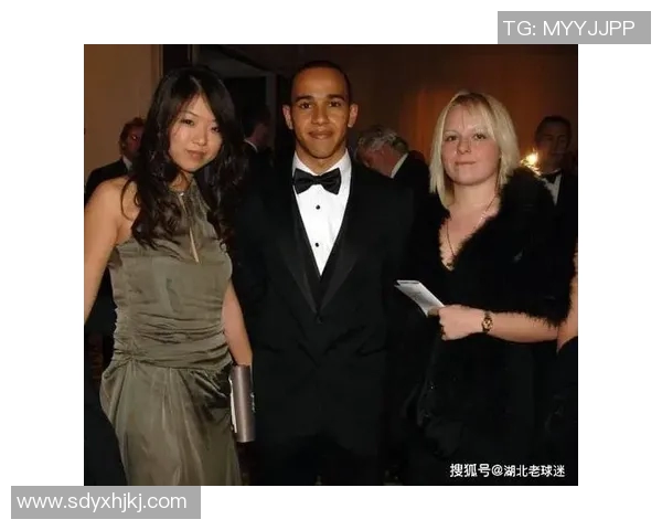 足球明星的亚裔妻子是谁揭秘她的背景与故事