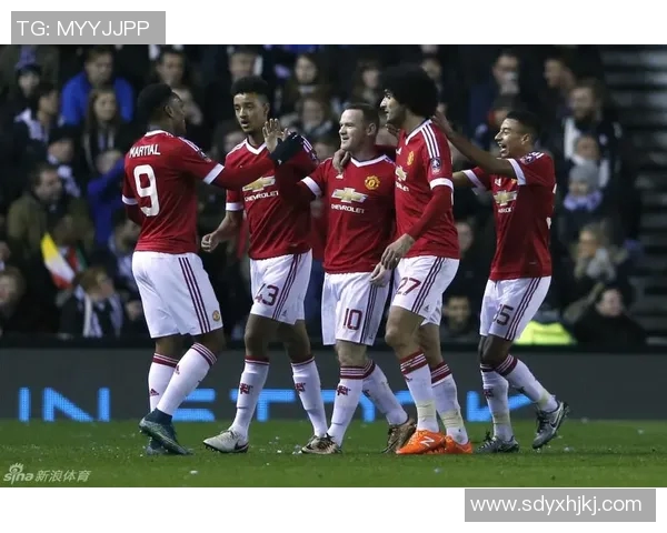 足球巨星光辉岁月落幕全场观众热泪盈眶共同致敬传奇人生